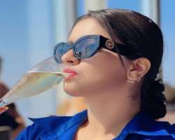 Avneet Kaur consuming alcohol